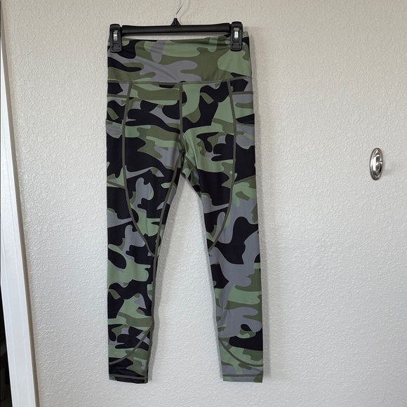 Zyia Active Pants - Stylish ZYIA Camouflage Leggings green gray black size 4